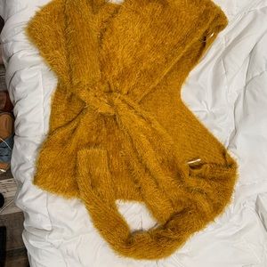 never worn mustard fuzzy sweater
